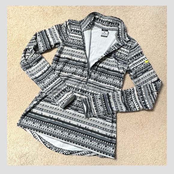 Nike Pro Hyperwarm 1/2 Zip Pullover Top Warm Brushed Fleece Interior Grey Black - Picture 3 of 13